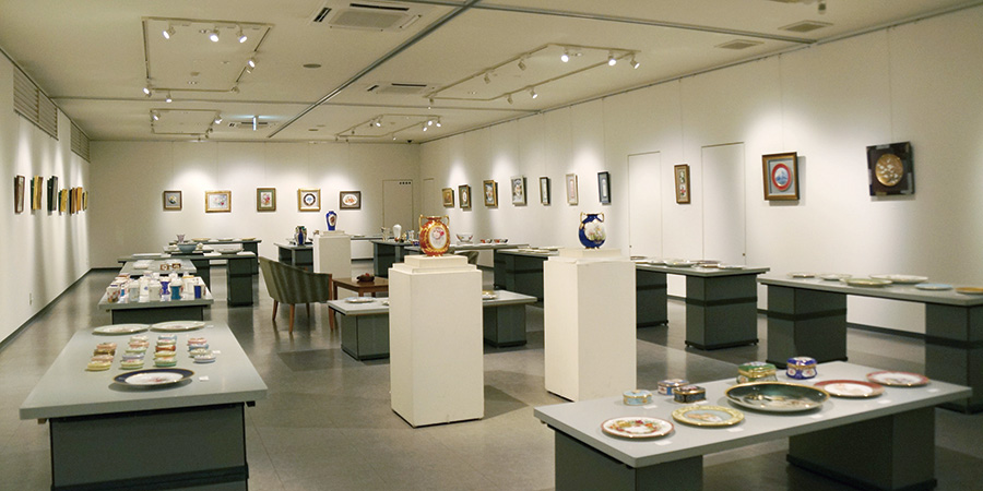 The Noritake Garden Gallery is a space for all to immerse in and enjoy various works of art including pottery, paintings and sculptures. The gallery offers a place for both established artists’ solo exhibitions and citizens’ art exhibitions. Here, the public can easily become involved and discover the beauty of art.