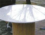 写真：大理石テーブル